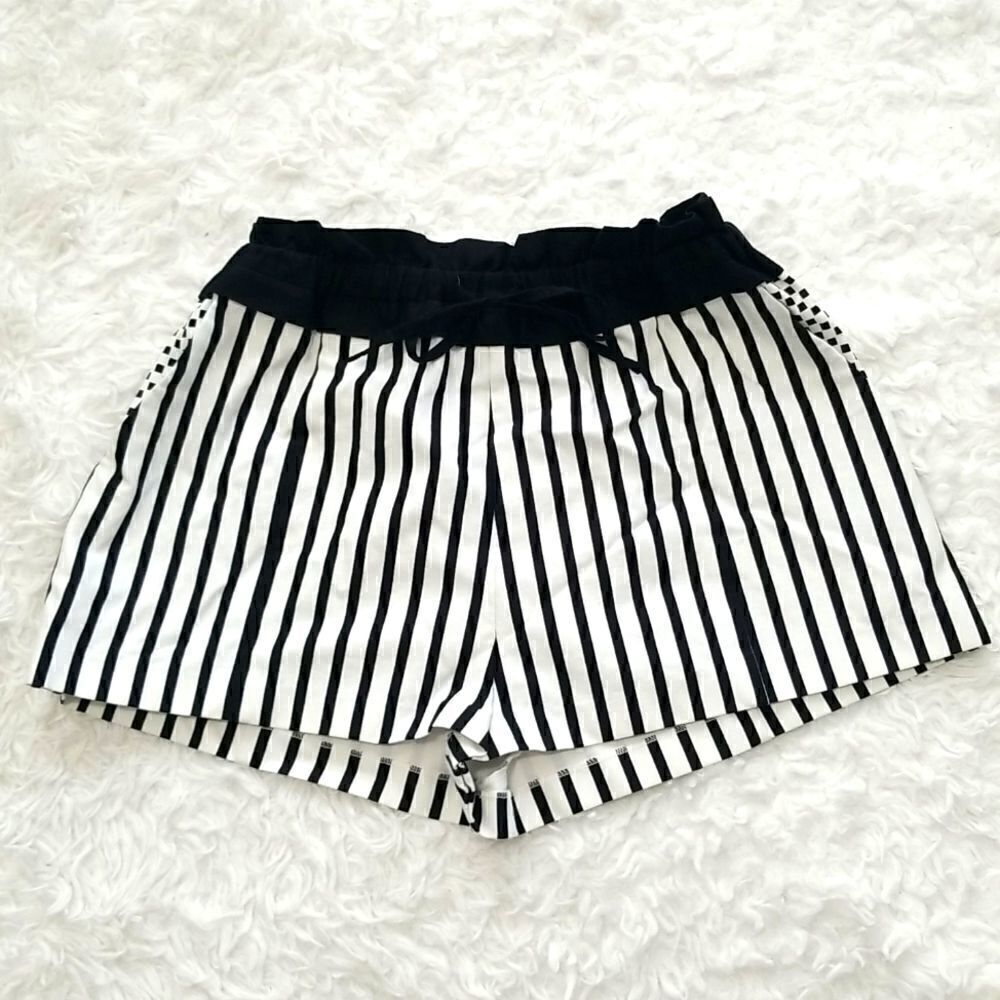 Stella & Jamie Black and White Stripe Shorts Sz Small